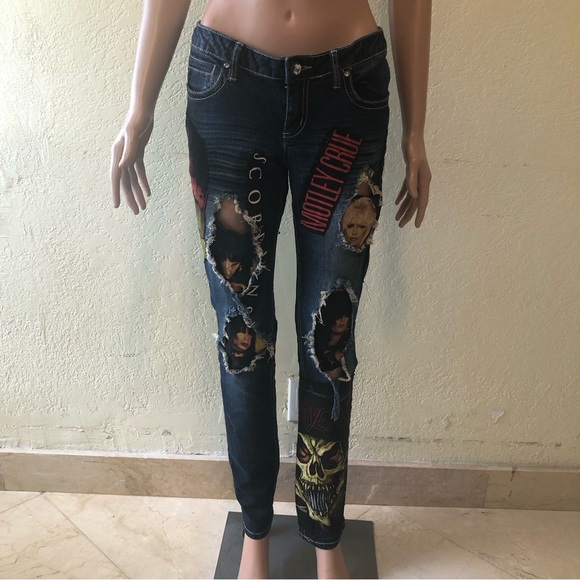 Mudd Women’s Size 9 Blue Jeans Denim Rock-Star Patched Art Design Low-Rise - Picture 1 of 16